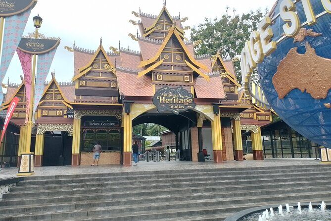 MALACCA DAY TRIP (Price based per Car) - Straits Mosque and Riverside Artwalk: Two Different Moods in One Day