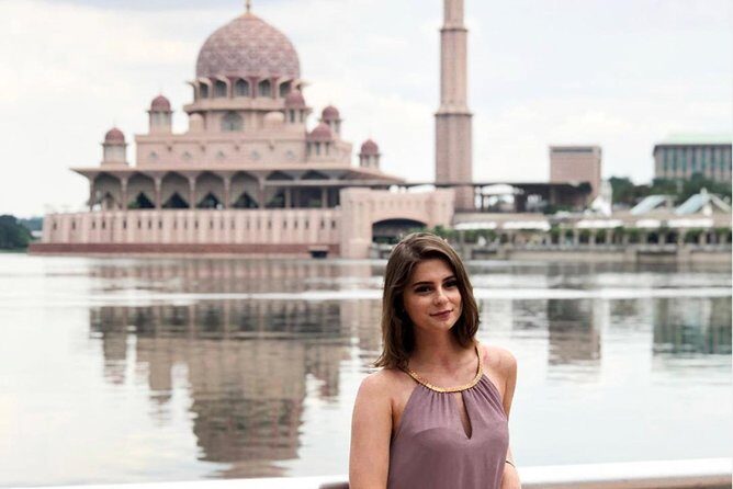 Malacca Instagram Tour: Most Famous Spots (Private & All-Inclusive) - Putra Mosque by Putrajaya Lake: modern mosque design in an instant