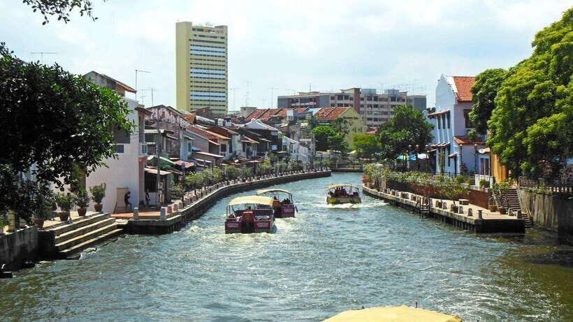 Malacca & Putrajaya Tour - Putrajaya Photo Stops: Putra Square, PICC, and the Millennium Monument