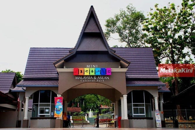 Melaka Full-Day Trip From Kuala Lumpur - Stop 1: Mini Malaysia & ASEAN Cultural Park in Ayer Keroh