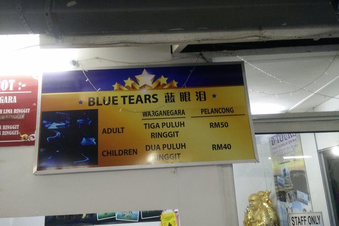 Monkey Hill, Eagle &Firefly Tour+Free Batu Caves Visit.(Per Car) - Eagle feeding near Pasir Penambang: the best kind of suspense