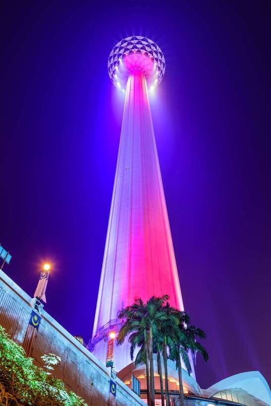 Night Tour of Petronas Twin Towers, Kuala Lumpur - The Federal Territory Photo Stop: A Quick Look at City Scale