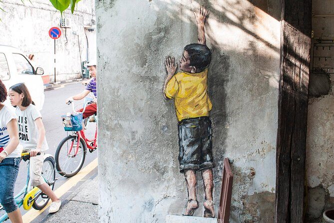 Penang Instagrammable Tour with Lunch - Street Art Penang: murals with life-size and 3D-style photo impact