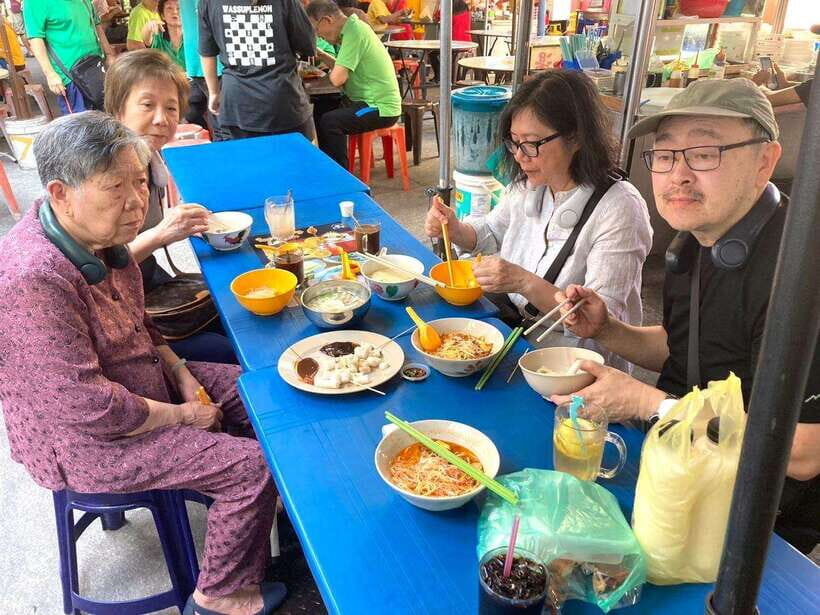 Penang Island: Street Food Walking Tour - Harmony Street and Georgetown’s faith mix: how coexistence shows up