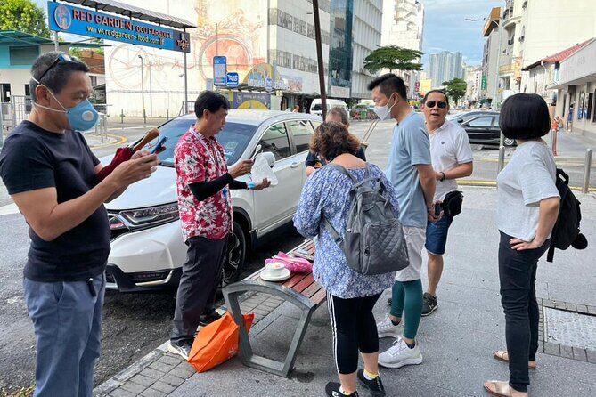 Penang: Morning Walking Foods Tour - The first taste: Hainan Temple and Taoism before the hawker trail
