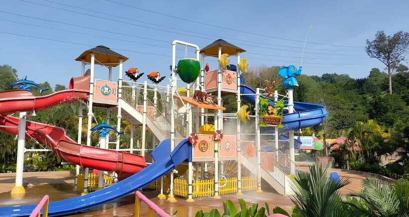 Perak: Bukit Merah Laketown Waterpark Admission Ticket - The Wave Pool and Water Coasters: The Middle-to-Big Fun
