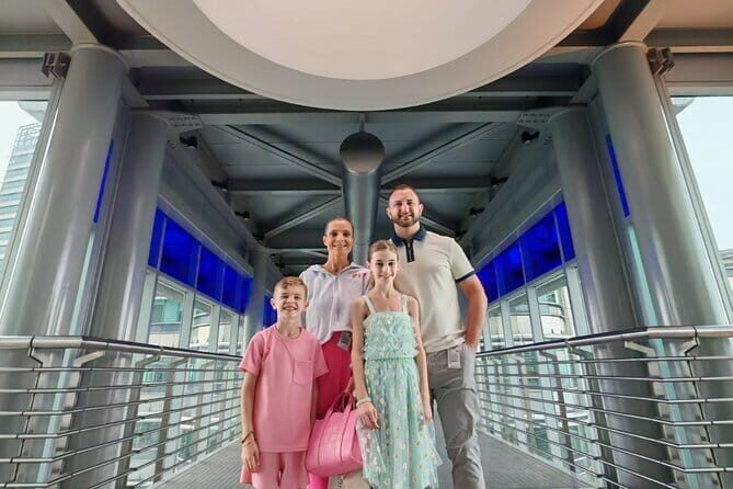 Petronas Twin Towers Special Entrance & Dining With Expert Guide - Why This Petronas Skybridge Tour Feels Different