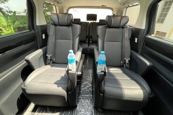 Premium Airport Transfer Kuala Lumpur - Meeting Your Driver: KLIA Terminal 1/2 Arrival Hall and Hotel Lobby