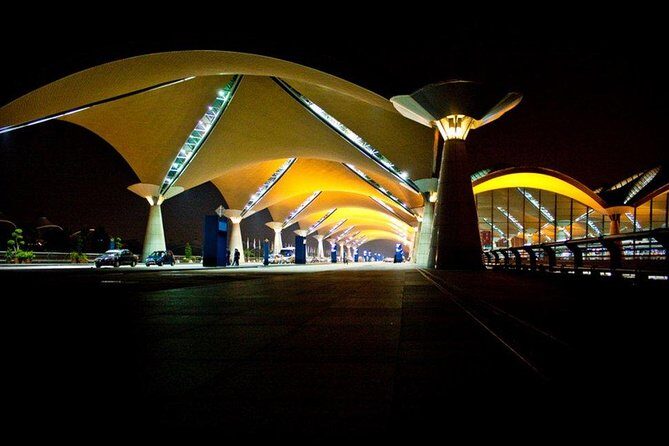 Private Airport Transfer - The car: 6 seats, real luggage space, and why that’s a big deal
