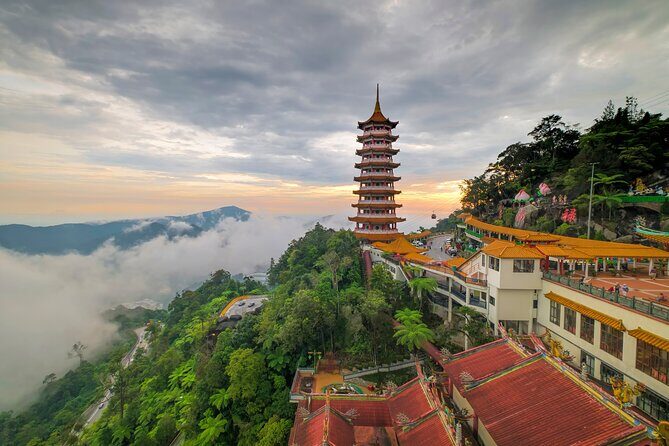 Private Genting Highlands & Batu Caves Trip with Cable Car Ticket - Why Batu Caves and Genting Highlands fit together so well