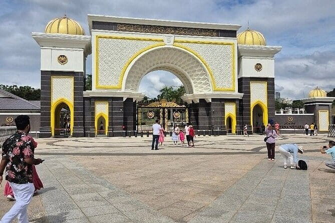 Private Half-Day Cultural Tour in Kuala Lumpur - Central Market Kuala Lumpur: souvenirs with a local feel