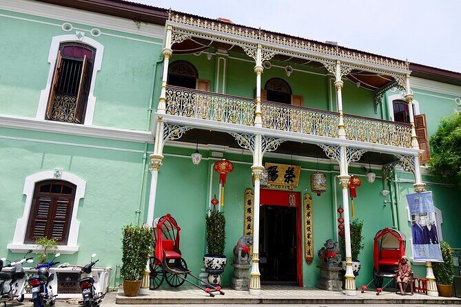 Private Half-Day George Town History Tour - Dhammikarama Burmese Temple: symbolic guardian details and a coin for luck