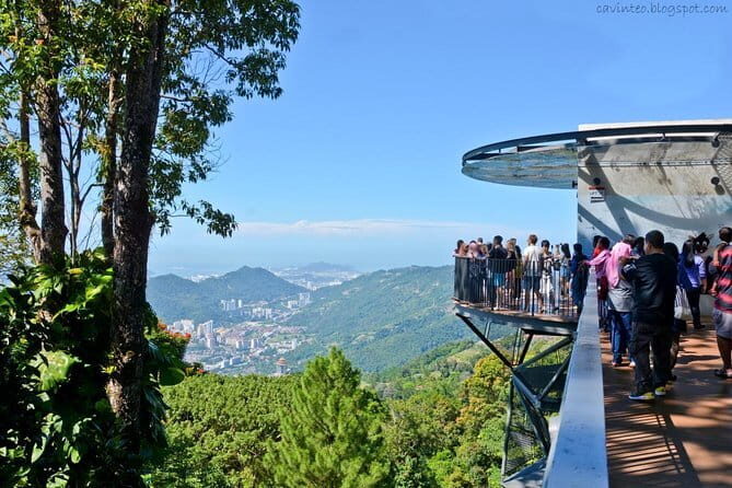 Private Half-Day Penang Hill and Kek Lok Si Temple Tour - Pulau Tikus temples: reclining Buddha, Burmese influences, and dragon details