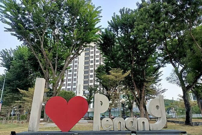 Private Half-Day Penang Hill and Kek Lok Si Temple Tour - Hotel pickup, vehicle comfort, and how to plan your day