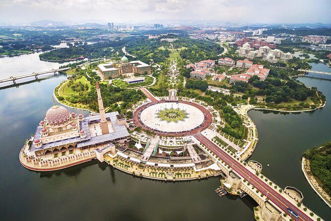 Private Half-Day Putrajaya Tour with Lake Cruise from Kuala Lumpur - Putrajaya International Convention Centre: A Modern Stop With a “Spaceship” Note