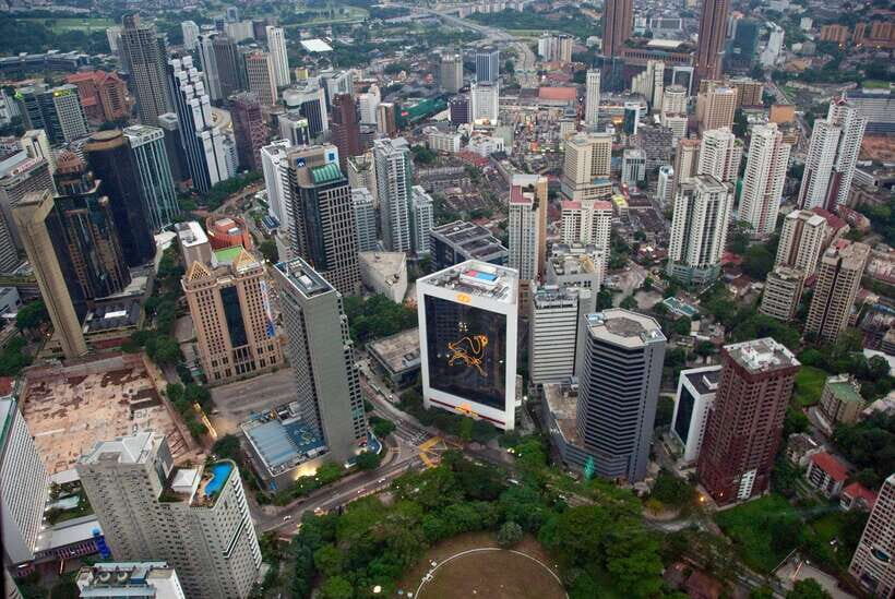 Private Kuala Lumpur and Putrajaya Highlights in One Day - Into Kuala Lumpur: Batu Caves and the 272-step decision