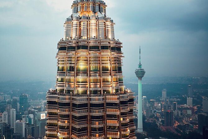 Private Night Tour: Petronas Twin Tower And Shopping - Chinatown Night Bazaar on Petaling Street: Shopping With Real Atmosphere