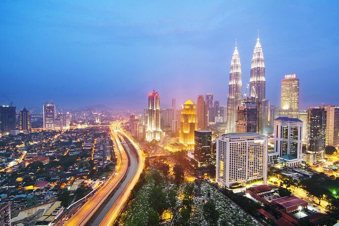 Private Night Tour: Petronas Twin Tower And Shopping - Petronas Twin Towers Observation Deck at Dusk (and the Skybridge Photo Moment)