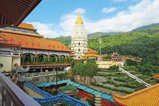 Private Penang Hill and Temple - The Pond of Longevity: Turtles in the Middle of It All