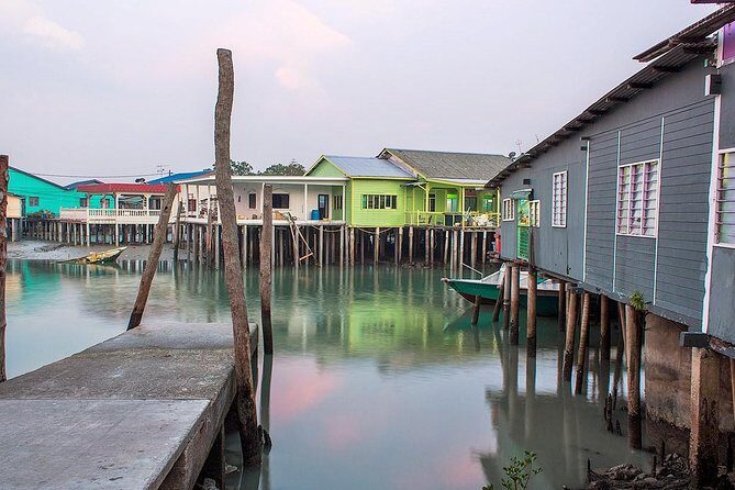 Private Tour: Crab Island Sightseeing Boat Ride and Seafood Lunch - Back to Kuala Lumpur: Selangor King Palace stop