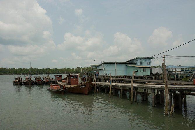 Private Tour: Crab Island Sightseeing Boat Ride and Seafood Lunch - Thean Hou Temple: finish with a calm, photogenic viewpoint