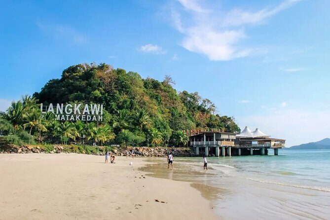 Private Tour : Langkawi Half Day City Exploration - Stop 3: Eagle Square for the iconic Langkawi photo