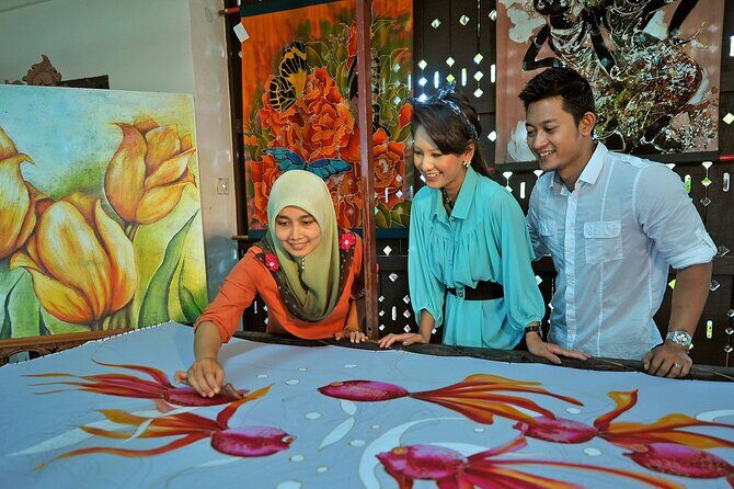 Private Tour : Langkawi Half Day City Exploration - Stop 1: Atma Alam Batik Village and what you actually see