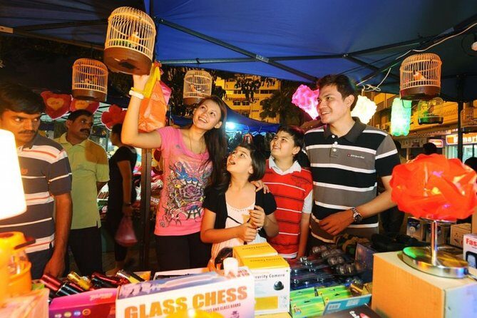 Private Tour : "Lepak-Lepak" at Local Night Market & Mamak Stall - Shopping and bargaining: how to spend smart without losing the night
