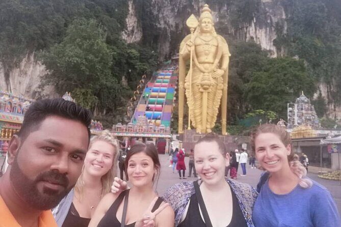 Putrajaya City Tour with Batu Caves & Sight Seeing Cruise - Putra Mosque and Perdana Putra: big architecture, small visiting window