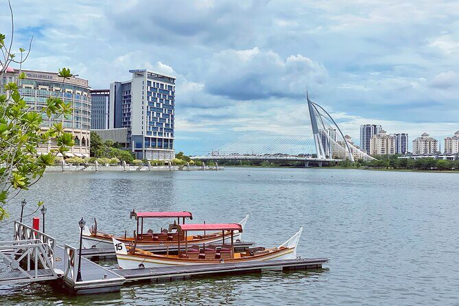 Putrajaya Half Day Tour with Pink Mosque & River Cruise(SIC) - Perdana Putra and Putra Bridge: the best photo angles happen fast