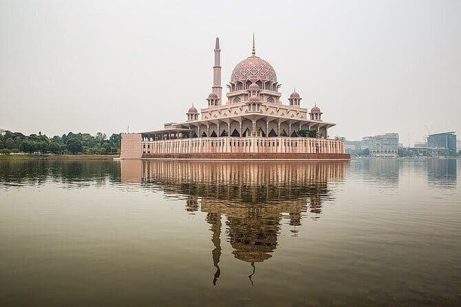 Putrajaya Tour From Kuala Lumpur Includes Batu Caves - Seri Wawasan Bridge: Putrajaya’s Famous Cable Bridge in 15 Minutes