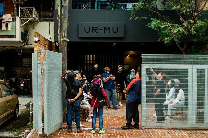 Quirky Art Museum called Ur-Mu in Bukit Bintang, KL - The placards matter: reading helps you get more out of the art