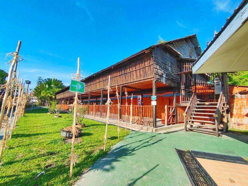 Sabah : Koisaan Cultural Village - Sigah and Sirung Demos Plus Other Cultural Show Pieces