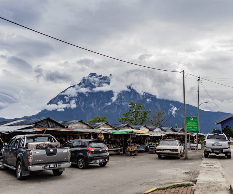 Sabah: Kota Kinabalu Park and Hot Spring Day Trip - Nabalu Market: your snack stop with local rhythm