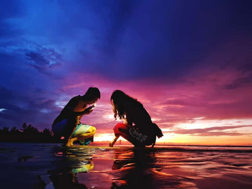 Sabah: Mangrove Fireflies, and Sky Mirror Dream Beach Tour - Food, drinks, and the pacing of a 7-hour day
