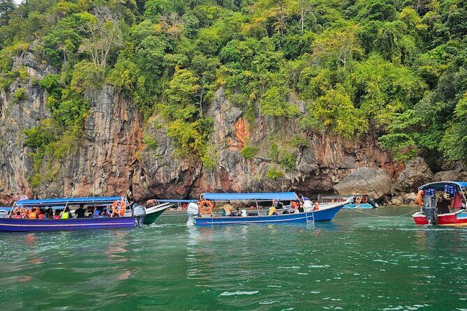 Sharing Half Day Mangrove Boat Tour With Lunch in Langkawi - Fish farm and floating restaurant: the lunch stop that shapes the day
