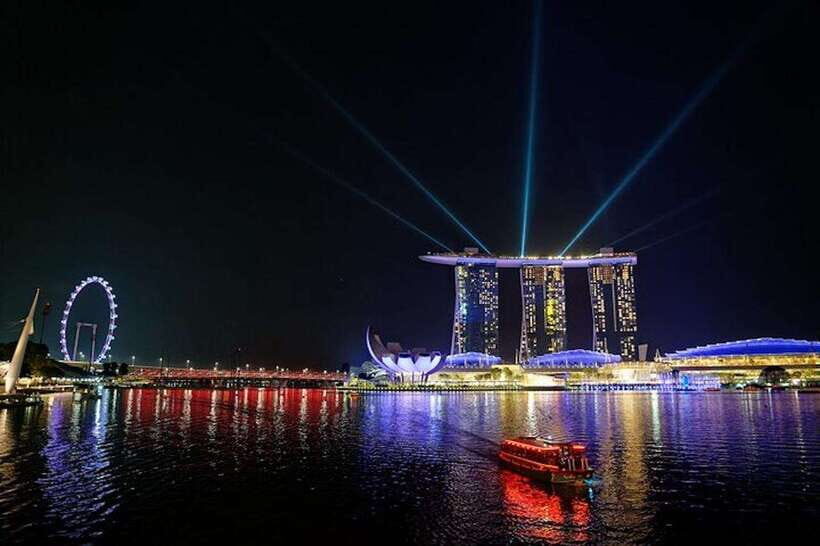 Singapore: Nighttime City Sightseeing Tour with River Cruise - Marina Bay Sands at Spectra time: dancing fountains and light projections