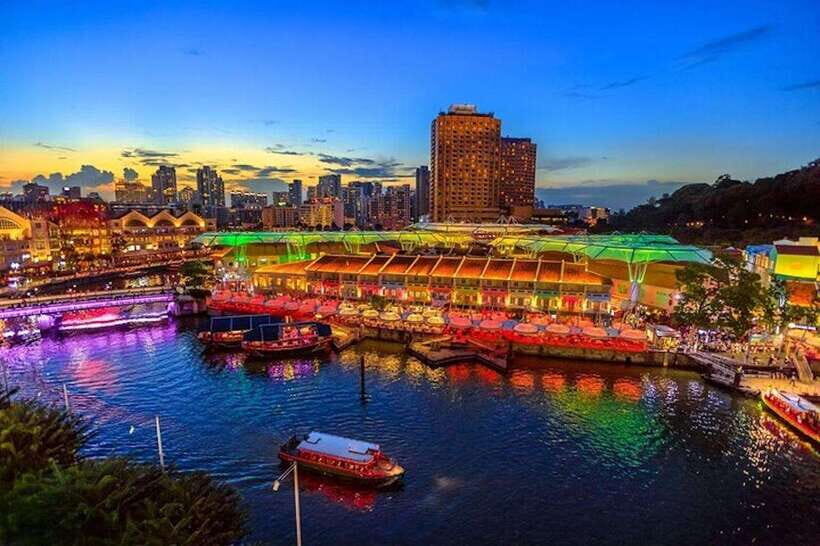 Singapore: Nighttime City Sightseeing Tour with River Cruise - Singapore River cruise: the skyline from water level