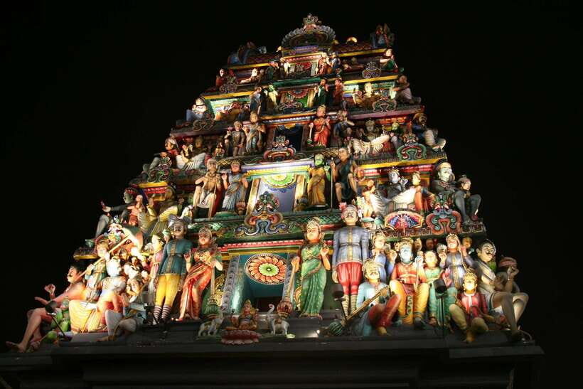 Singapore: Private Tour with a Local Guide - Haw Par Villa, Chijmes, and Baba House: The Quirky Heritage Stops