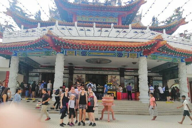 Small-Group Kuala Lumpur Half-Day City Tour - National Mosque and Thean Hou Temple: Two Faiths, Two Styles, Same City