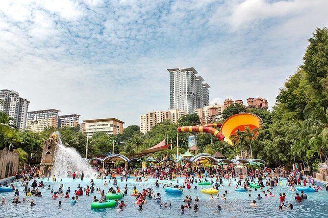 Sunway lagoon Theme Park - The 360° galleon pirate ship: your must-do anchor