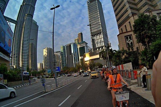 The Best of Kuala Lumpur Sunset and Night tour - Stop 3: Chow Kit Market Fruit and Local Food Color