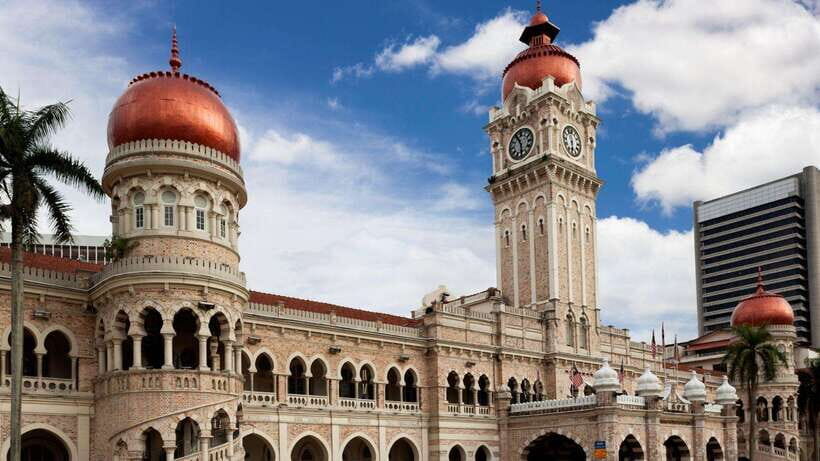 The Great Kuala Lumpur Tour with KL Tower Ticket & Lunch - Petronas Twin Towers: the photo stop that sets up KL Tower