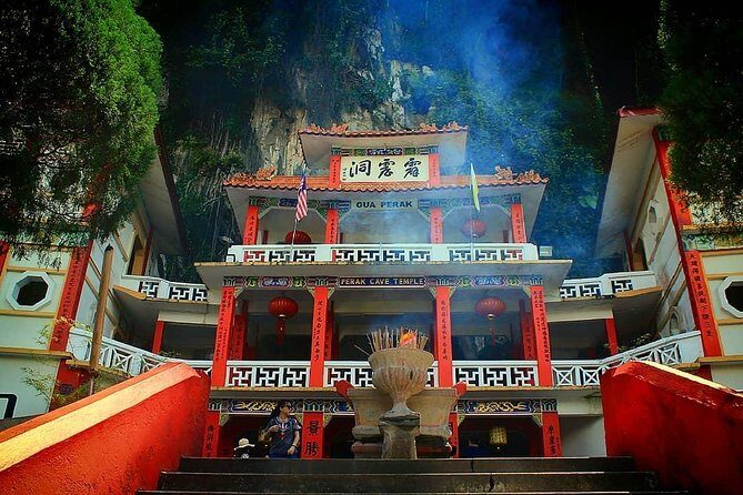 Wildlife & Wonders: Orang Utan Island + Perak Cave Temple Tour - Family fit and pacing: walking, heat, and how to make it easier