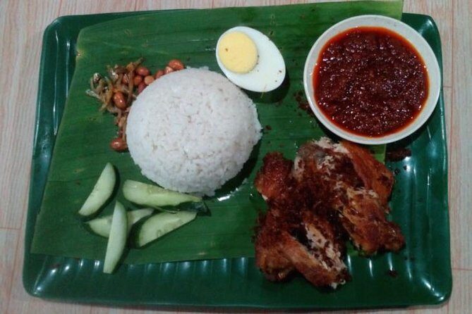 Yummy Yummy Street Food Tasting + Night City Tour(Private Guided) - The 4-hour flow: meeting at 6pm and staying comfortable in KL heat